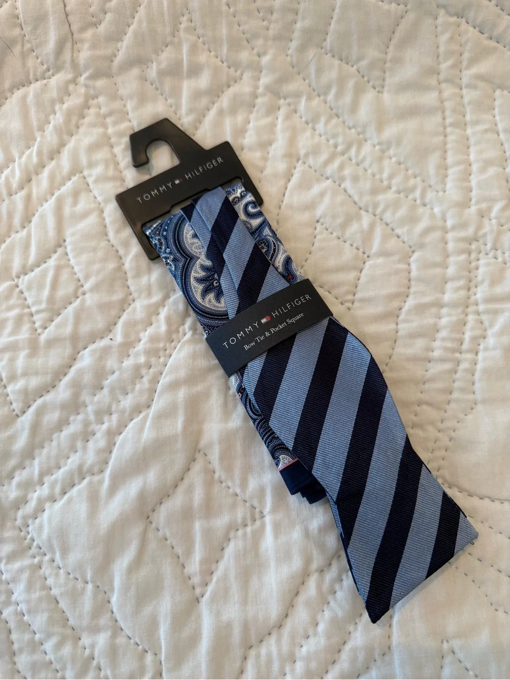 Tommy Hilfiger Silk Bow tie and pocket square